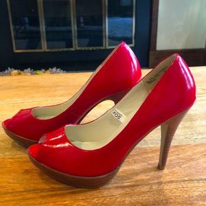 Mossino Patent Red Peep Toe Pumps